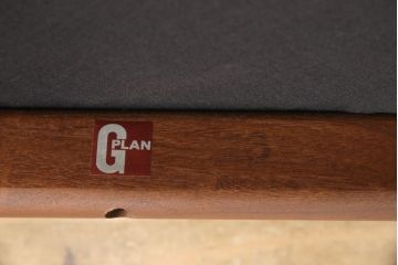 イギリスビンテージ　G-PLAN(ジープラン)　Fresco(フレスコ) 合皮 丸い座面がおしゃれなチーク材製サーキュラーチェア(ダイニングチェア、椅子、イス、ヴィンテージ)(R-056775)