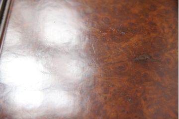 和製アンティーク　天板に上質な花梨鳥眼杢材が使われた和風の花台(飾り台、葡萄杢)(R-056776)