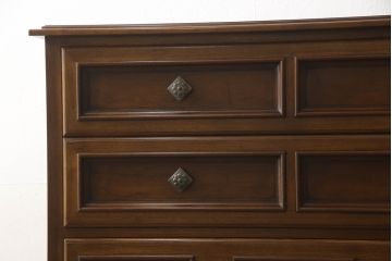 中古　美品　DREXEL HERITAGE(ドレクセルヘリテイジ)　ESPERANTO(エスペラント)　凝った装飾が目を引くアンティーク調チェスト(引き出し)(R-056793)
