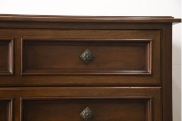 中古　美品　DREXEL HERITAGE(ドレクセルヘリテイジ)　ESPERANTO(エスペラント)　凝った装飾が目を引くアンティーク調チェスト(引き出し)(R-056793)