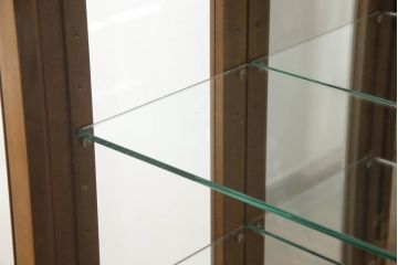 中古　カリモク家具(karimoku)　domani(ドマーニ)　Morganton(モーガントン)　ディスプレイ什器におすすめ!照明付きのガラスキャビネット(定価約50万円)(ガラスケース、飾り棚、陳列棚)(R-056796)