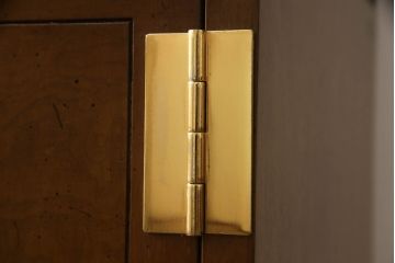 中古　カリモク家具(karimoku)　domani(ドマーニ)　Morganton(モーガントン)　ディスプレイ什器におすすめ!照明付きのガラスキャビネット(定価約50万円)(ガラスケース、飾り棚、陳列棚)(R-056796)
