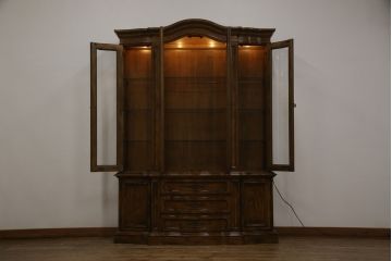 中古　美品　DREXEL HERITAGE(ドレクセルヘリテイジ)　Grand Villa(グランドヴィラ)　照明付きのゴージャスなキャビネット(定価約130万円)(食器棚、カップボード、飾り棚、陳列棚)(R-056798)