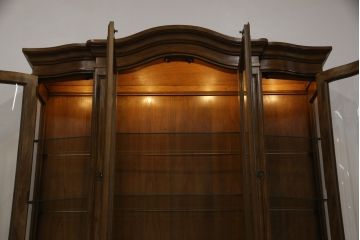中古　美品　DREXEL HERITAGE(ドレクセルヘリテイジ)　Grand Villa(グランドヴィラ)　照明付きのゴージャスなキャビネット(定価約130万円)(食器棚、カップボード、飾り棚、陳列棚)(R-056798)