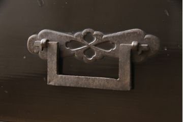 和製アンティーク　立派な打ち出し金具!格式高い和の空間にぴったりな庄内箪笥ローボード(ローチェスト、時代箪笥、和たんす)(R-056803)
