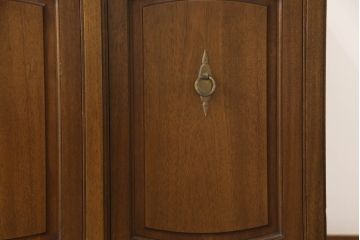中古　DREXEL HERITAGE(ドレクセルヘリテイジ)　Triune(トライユン)　高級感たっぷりのモダンクラシックなキャビネット(サイドボード、リビングボード)(定価約54万円)(R-056805)