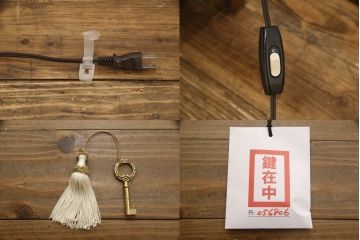中古　美品　メデア(Medea)　イタリア高級家具　照明付き!エレガントな花の彫刻が美しいガラスキャビネット(ガラスケース、キュリオケース、陳列棚、飾り棚)(定価約178万円)(R-056806)