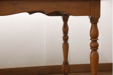 中古　美品　横浜ダニエル(daniel)　ヨーロピアンな装飾が上品なダイニングテーブル(ミッシェルテーブル、4人掛け、6人掛け)(定価約42万円)(R-056817)