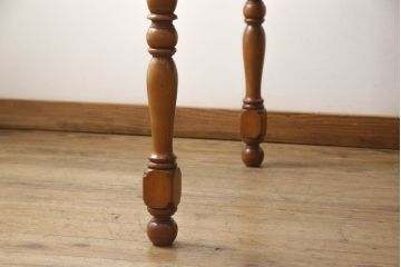 中古　美品　横浜ダニエル(daniel)　ヨーロピアンな装飾が上品なダイニングテーブル(ミッシェルテーブル、4人掛け、6人掛け)(定価約42万円)(R-056817)