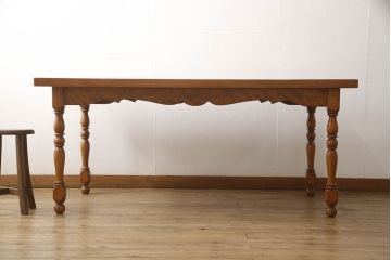 中古　美品　横浜ダニエル(daniel)　ヨーロピアンな装飾が上品なダイニングテーブル(ミッシェルテーブル、4人掛け、6人掛け)(定価約42万円)(R-056817)