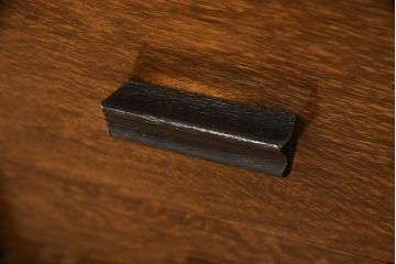 イギリスアンティーク　重厚感たっぷり!華やかな彫刻入りのサイドボード(キャビネット、ダイニングボード、キッチンボード、収納棚)(R-056819)