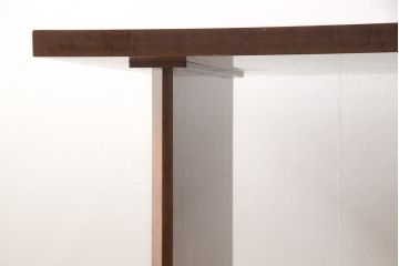 中古　IDC大塚家具取り扱い　秋田木工　美しい杢目が楽しめるモダンなダイニングテーブル(4人掛け、6人掛けテーブル)(R-056822)