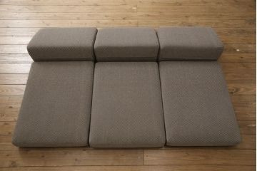 中古　美品　北海道民芸家具　希少な絶版品!和モダンな木製フレームの3人掛けソファ(ベンチ、アームソファ、3Pソファ)(R-056829)
