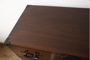 中古　美品　三方欅材・中桐無垢材　上手物!漆塗りで仕上げられた高級民芸箪笥(和たんす、衣装箪笥、チェスト、引き出し)(R-056830)