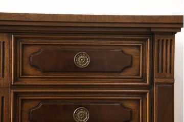 中古　美品　DREXEL HERITAGE(ドレクセルヘリテイジ)　FRANCESCA(フランチェスカ)シリーズ　浅めの引き出しが付いた上質なチェスト(サイドチェスト、タンス)(定価約84万円)(R-056859)