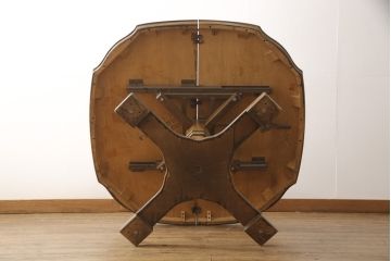 中古　DREXEL HERITAGE(ドレクセルヘリテイジ)　Grand Villa(グランドヴィラ)　上品なデザインのダイニングテーブル(エクステンションテーブル、2人掛け、4人掛け)(定価約60万円)(R-056860)