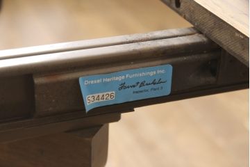中古　DREXEL HERITAGE(ドレクセルヘリテイジ)　Grand Villa(グランドヴィラ)　上品なデザインのダイニングテーブル(エクステンションテーブル、2人掛け、4人掛け)(定価約60万円)(R-056860)