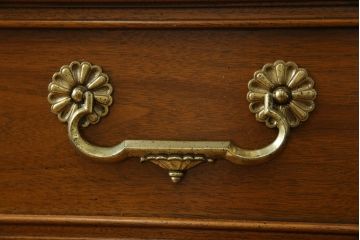 中古　美品　DREXEL HERITAGE(ドレクセルヘリテイジ)　FRANCESCA(フランチェスカ)シリーズ　優美なデザインのチェスト(引き出し)(定価約84万円)(R-056862)