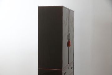 中古　最高級!　総漆塗り　美しい松の漆絵が入った総桐箪笥(和タンス、衣装箪笥、桐タンス)(定価約200万円)(R-056867)