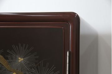中古　最高級!　総漆塗り　美しい松の漆絵が入った総桐箪笥(和タンス、衣装箪笥、桐タンス)(定価約200万円)(R-056867)