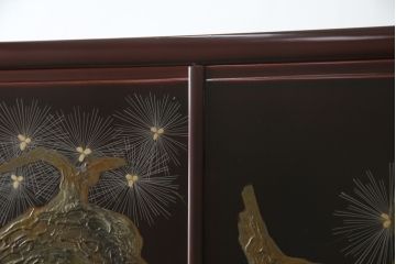 中古　最高級!　総漆塗り　美しい松の漆絵が入った総桐箪笥(和タンス、衣装箪笥、桐タンス)(定価約200万円)(R-056867)