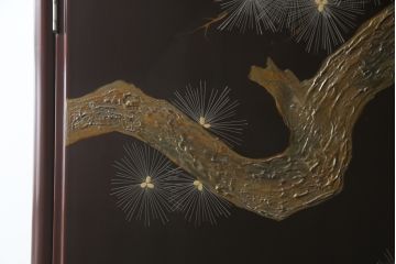 中古　最高級!　総漆塗り　美しい松の漆絵が入った総桐箪笥(和タンス、衣装箪笥、桐タンス)(定価約200万円)(R-056867)