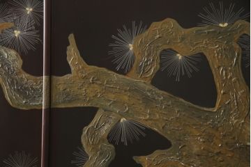 中古　最高級!　総漆塗り　美しい松の漆絵が入った総桐箪笥(和タンス、衣装箪笥、桐タンス)(定価約200万円)(R-056867)