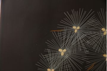 中古　最高級!　総漆塗り　美しい松の漆絵が入った総桐箪笥(和タンス、衣装箪笥、桐タンス)(定価約200万円)(R-056867)