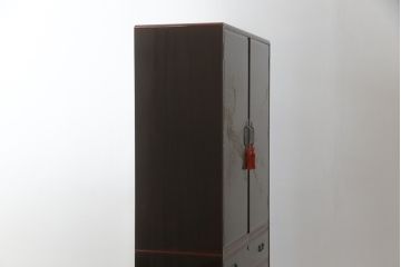 中古　最高級!　総漆塗り　美しい松の漆絵が入った総桐箪笥(和タンス、衣装箪笥、桐タンス)(定価約200万円)(R-056868)