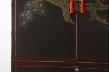 中古　最高級!　総漆塗り　美しい松の漆絵が入った総桐箪笥(和タンス、衣装箪笥、桐タンス)(定価約200万円)(R-056868)