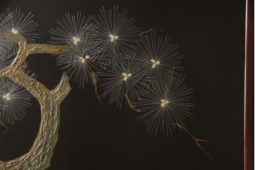 中古　最高級!　総漆塗り　美しい松の漆絵が入った総桐箪笥(和タンス、衣装箪笥、桐タンス)(定価約200万円)(R-056868)