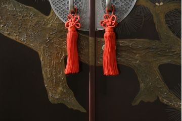中古　最高級!　総漆塗り　美しい松の漆絵が入った総桐箪笥(和タンス、衣装箪笥、桐タンス)(定価約200万円)(R-056868)