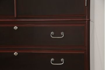 中古　最高級!　総漆塗り　美しい松の漆絵が入った総桐箪笥(和タンス、衣装箪笥、桐タンス)(定価約200万円)(R-056868)