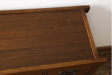 中古　美品　高級品　総栗ムク材　国産手造り　和風のインテリアに!格子引き戸の水屋箪笥サイドボード(食器棚、キャビネット、戸棚、収納棚)(R-056896)