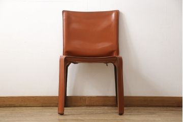中古　Cassina(カッシーナ)　412　CAB(キャブ)　MARIO BELLINI(マリオベリーニ)　チャイナレッドカラー　空間のアクセントになるアームレスチェア(ダイニングチェア)(定価約21万円)(R-056898)