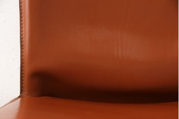 中古　Cassina(カッシーナ)　412　CAB(キャブ)　MARIO BELLINI(マリオベリーニ)　チャイナレッドカラー　空間のアクセントになるアームレスチェア(ダイニングチェア)(定価約21万円)(R-056898)