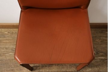 中古　Cassina(カッシーナ)　412　CAB(キャブ)　MARIO BELLINI(マリオベリーニ)　チャイナレッドカラー　空間のアクセントになるアームレスチェア(ダイニングチェア)(定価約21万円)(R-056898)