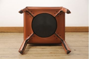 中古　Cassina(カッシーナ)　412　CAB(キャブ)　MARIO BELLINI(マリオベリーニ)　チャイナレッドカラー　空間のアクセントになるアームレスチェア(ダイニングチェア)(定価約21万円)(R-056898)