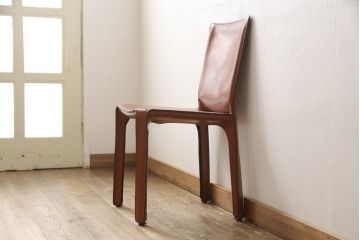 中古　Cassina(カッシーナ)　412　CAB(キャブ)　MARIO BELLINI(マリオベリーニ)　チャイナレッドカラー　空間のアクセントになるアームレスチェア(ダイニングチェア)(定価約21万円)(R-056899)