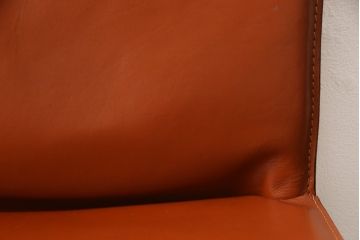 中古　Cassina(カッシーナ)　412　CAB(キャブ)　MARIO BELLINI(マリオベリーニ)　チャイナレッドカラー　空間のアクセントになるアームレスチェア(ダイニングチェア)(定価約21万円)(R-056899)