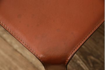 中古　Cassina(カッシーナ)　412　CAB(キャブ)　MARIO BELLINI(マリオベリーニ)　チャイナレッドカラー　空間のアクセントになるアームレスチェア(ダイニングチェア)(定価約21万円)(R-056899)