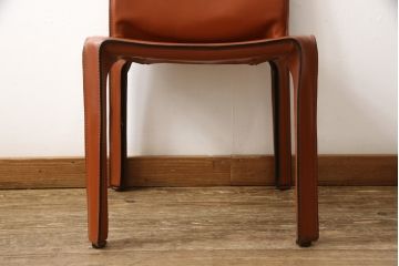中古　Cassina(カッシーナ)　412　CAB(キャブ)　MARIO BELLINI(マリオベリーニ)　チャイナレッドカラー　空間のアクセントになるアームレスチェア(ダイニングチェア)(定価約21万円)(R-056899)