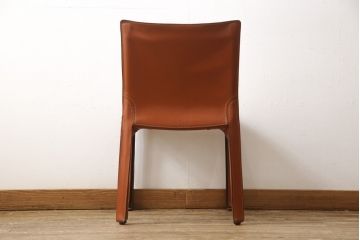 中古　Cassina(カッシーナ)　412　CAB(キャブ)　MARIO BELLINI(マリオベリーニ)　チャイナレッドカラー　空間のアクセントになるアームレスチェア(ダイニングチェア)(定価約21万円)(R-056899)