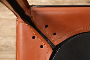 中古　Cassina(カッシーナ)　412　CAB(キャブ)　MARIO BELLINI(マリオベリーニ)　チャイナレッドカラー　空間のアクセントになるアームレスチェア(ダイニングチェア)(定価約21万円)(R-056899)