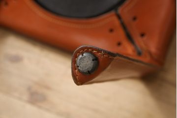 中古　Cassina(カッシーナ)　412　CAB(キャブ)　MARIO BELLINI(マリオベリーニ)　チャイナレッドカラー　空間のアクセントになるアームレスチェア(ダイニングチェア)(定価約21万円)(R-056899)