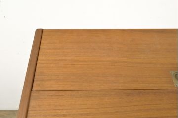 デンマークビンテージ　北欧　チーク材製　格納式ミラーが付いた珍しいデザインのドレッサーデスク(鏡台、机、テーブル、ヴィンテージ)(R-056901)
