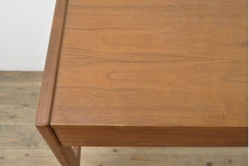 デンマークビンテージ　北欧　チーク材製　格納式ミラーが付いた珍しいデザインのドレッサーデスク(鏡台、机、テーブル、ヴィンテージ)(R-056901)