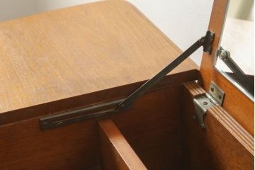 中古　DREXEL HERITAGE(ドレクセルヘリテイジ)　Touraine(ツーレイン)シリーズ　クラシックなデザインがステキなドレッサー(デスク、テーブル、机)(R-056902)