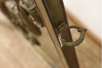 イタリアビンテージ　最高級　真鍮製　細部まで凝った造りが魅力の特大スタンドミラー(ヴィンテージ、鏡、姿見)(R-056906)