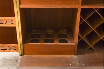 中古　ヨーロッパ高級輸入家具　上手物　ワインラックに活躍!　チーク材製のクラシカルなサーバー(サービス台、バーカウンター、カウンターテーブル、サイドボード)(R-056928)